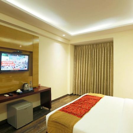 Hotel Lohias Delhi Airport Нью-Дели Экстерьер фото