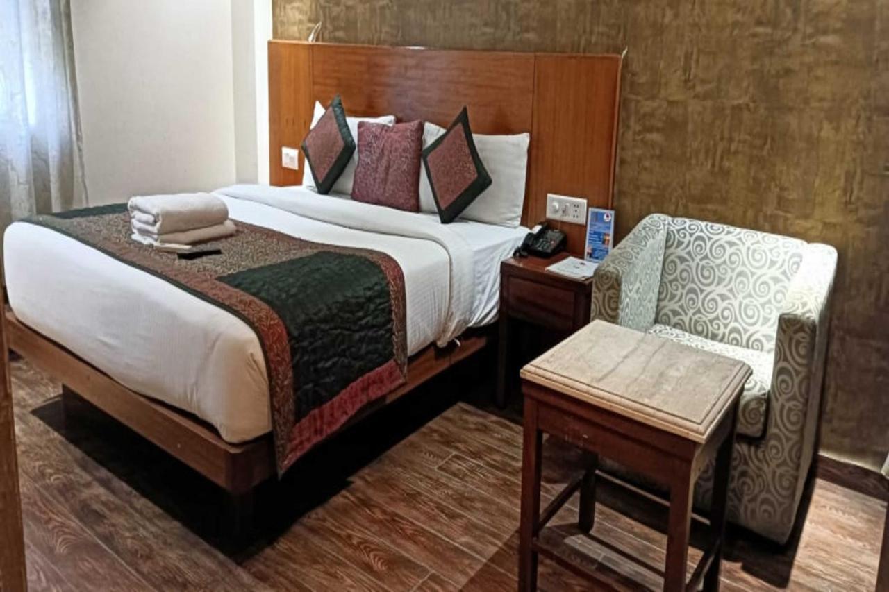 Hotel Lohias Delhi Airport Нью-Дели Экстерьер фото